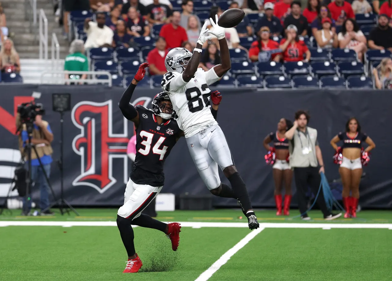 Raiders viram 17 pontos e vencem Texans em final dramático na pré-temporada