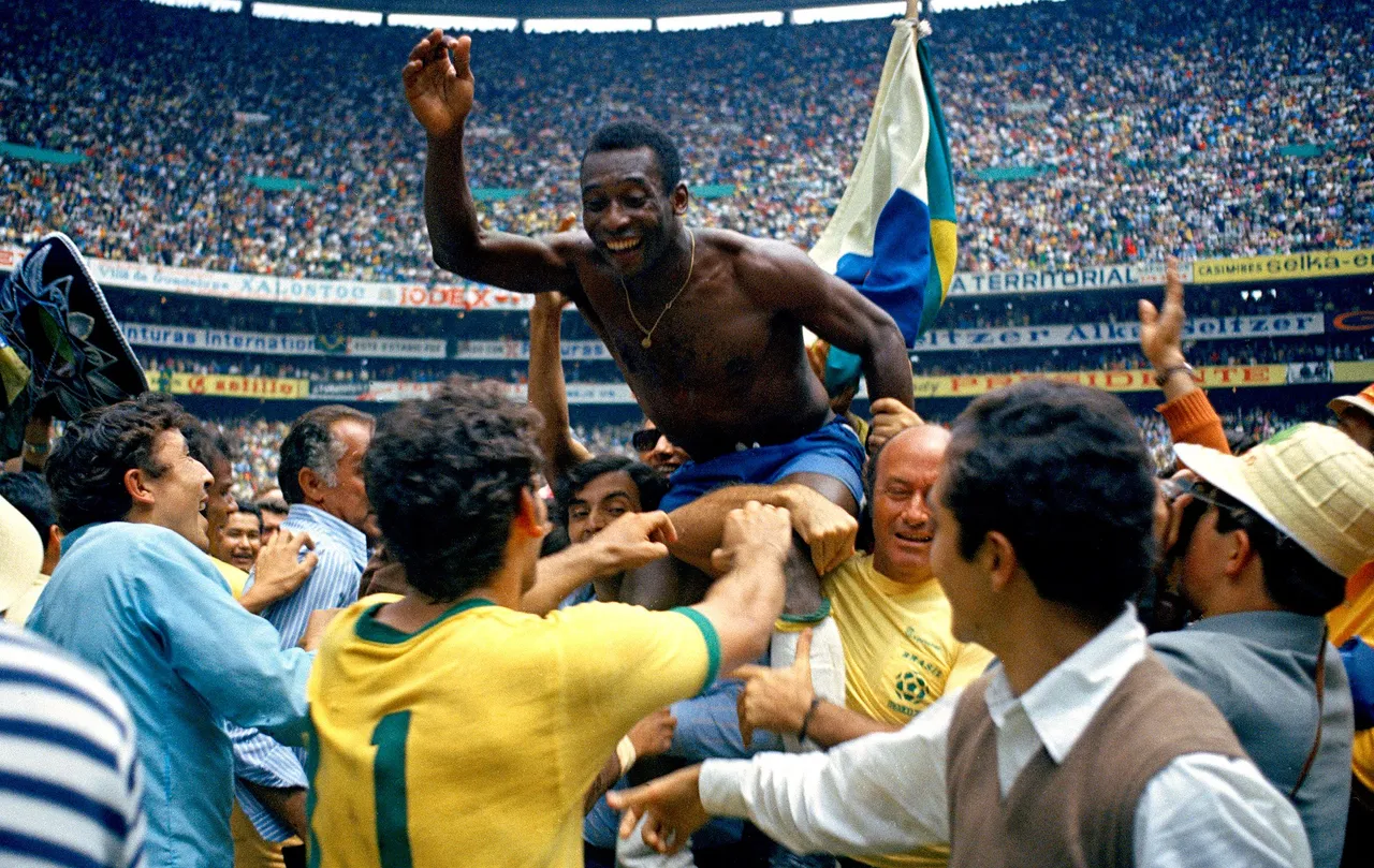 Pelé é exaltado