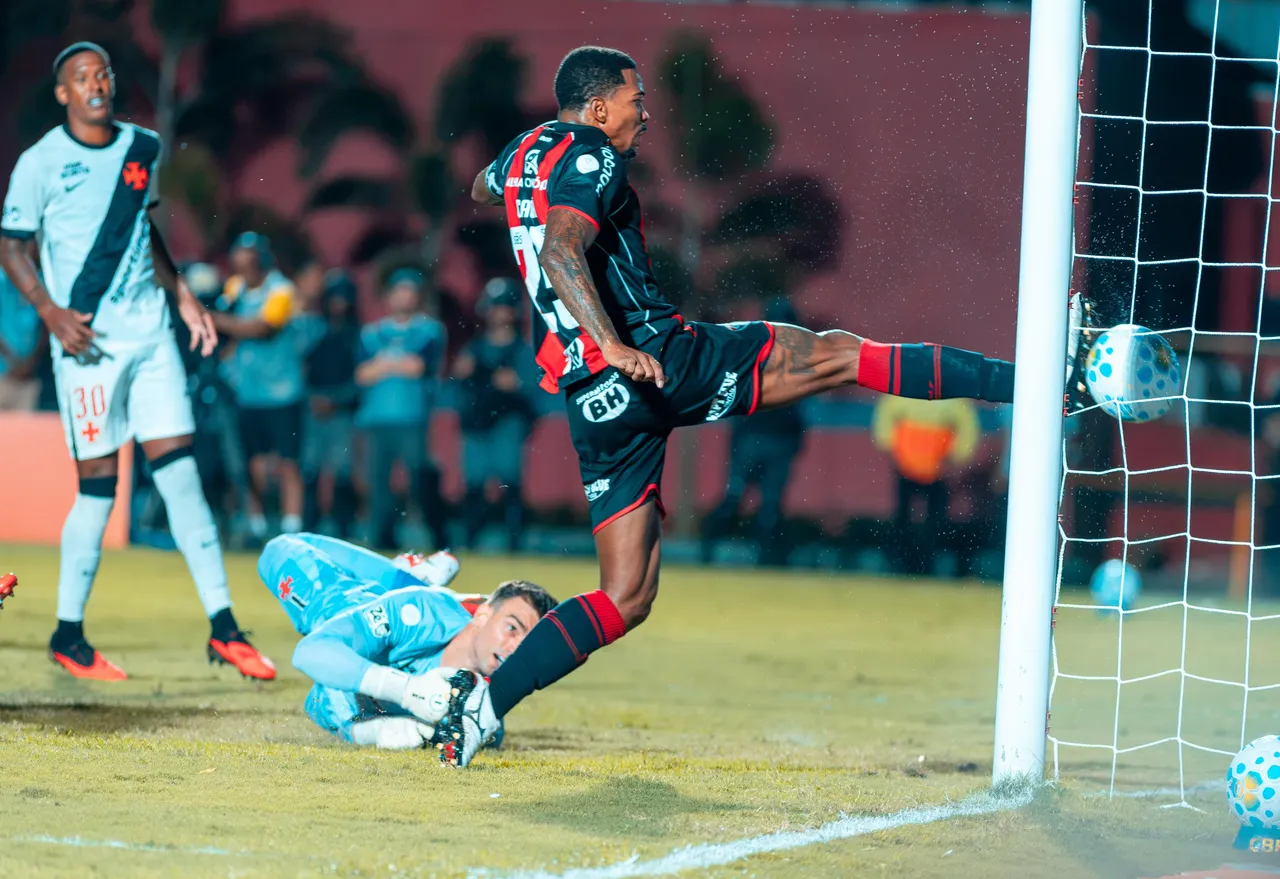 Vitória cai nas quartas da Copa do Brasil e Cacá aponta foco no Brasileiro