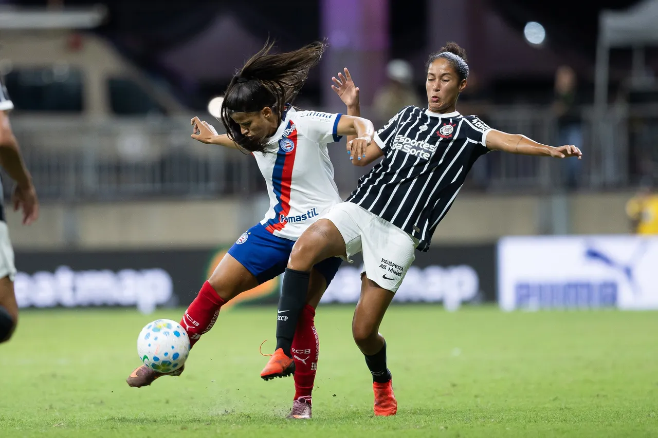 Arthur Elias acompanha semifinal do Brasileirão Feminino entre Corinthians e Bahia