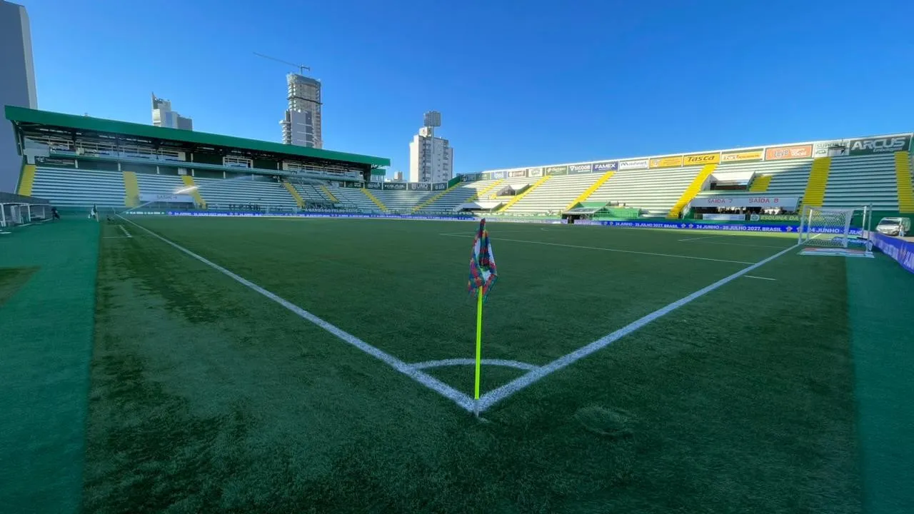Chapecoense enfrenta Flamengo