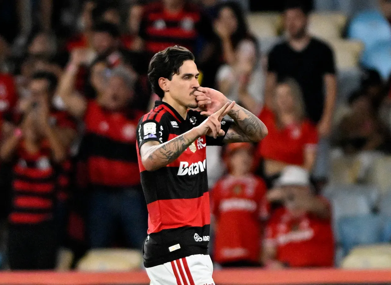 Flamengo rompe barreira dos 100 gols e consolida ataque
