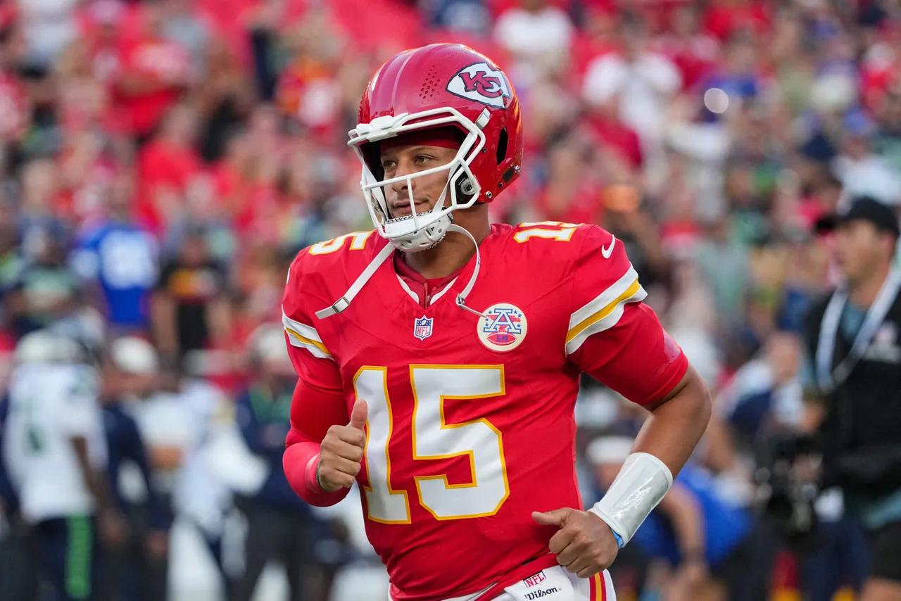 Mahomes supera lesão e lidera Chiefs rumo aos playoffs