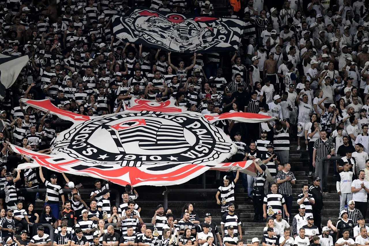 Corinthians tenta romper sequência histórica contra Chapecoense sem vitória visitante