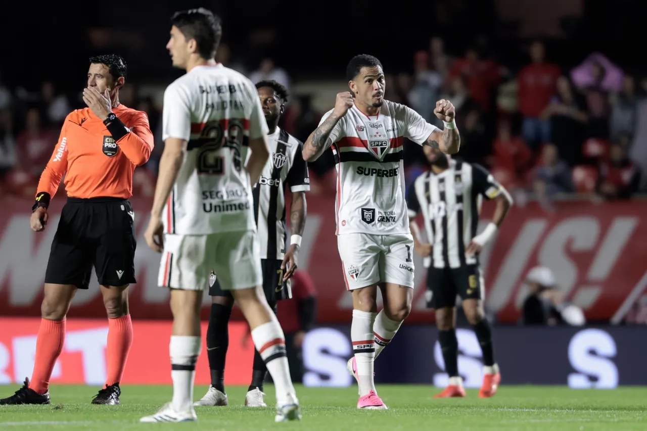 São Paulo rompe invencibilidade de 100 dias do Atlético-MG