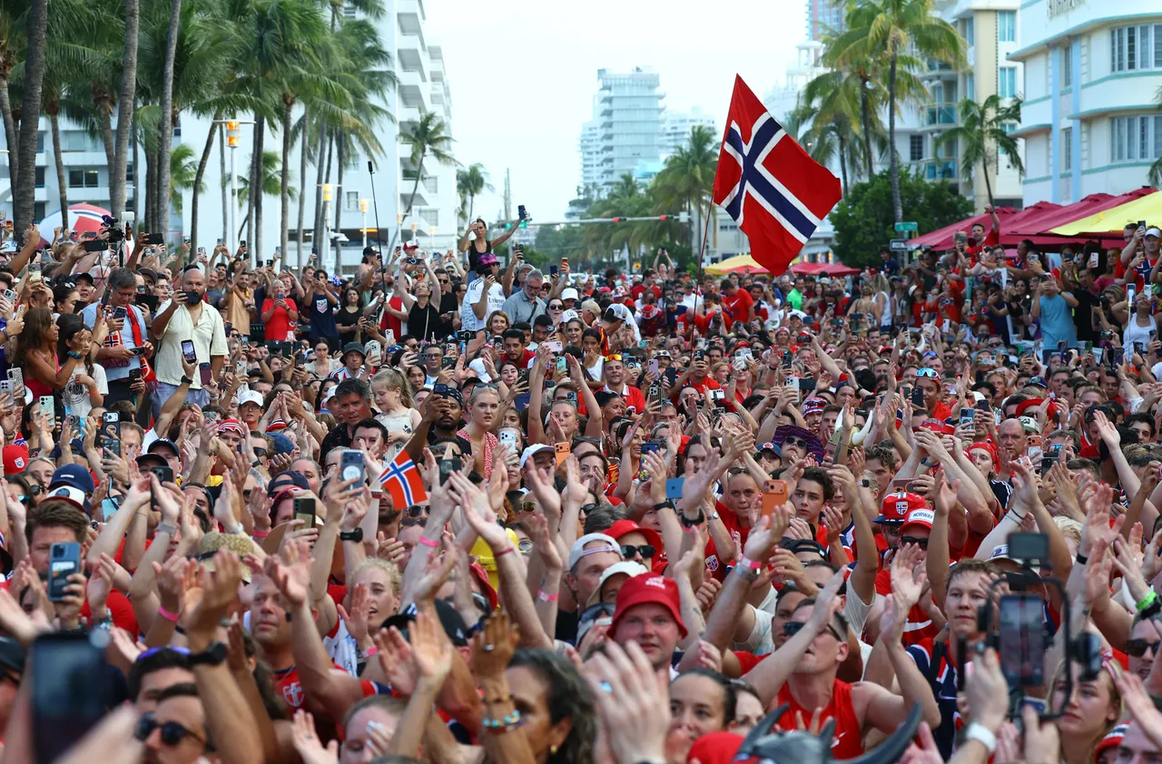 Torcida norueguesa faz remada viking