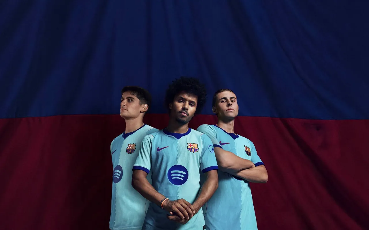 Barcelona lança uniforme retrô