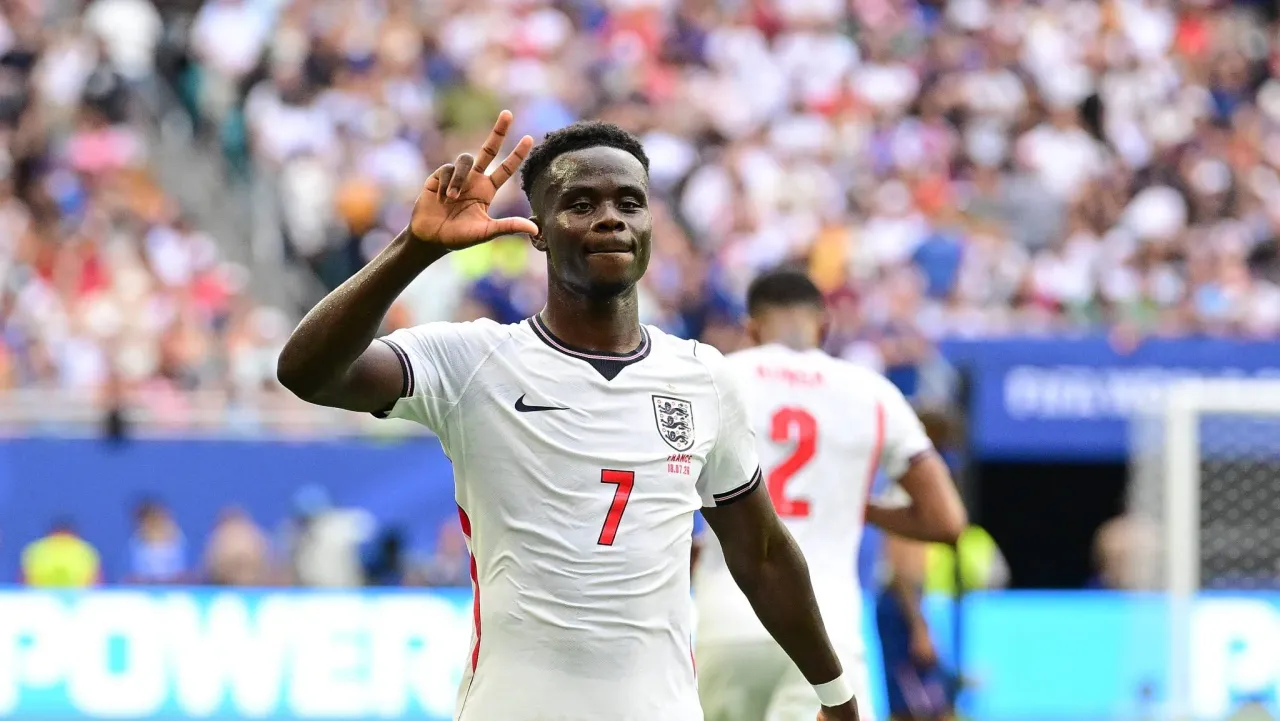 Tuchel justifica ausência de Saka