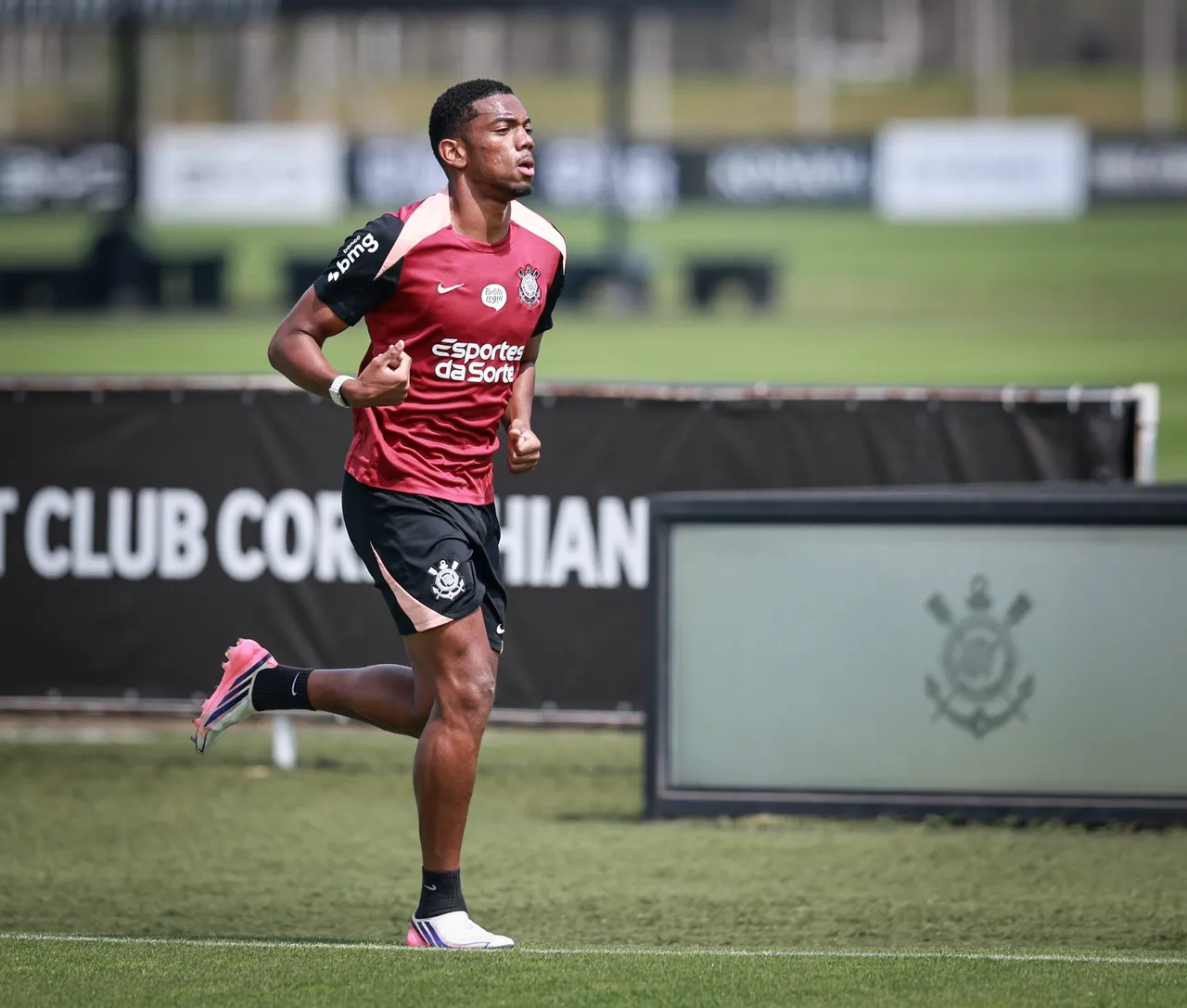 Corinthians adia venda de André e busca melhor proposta ao Nottingham Forest