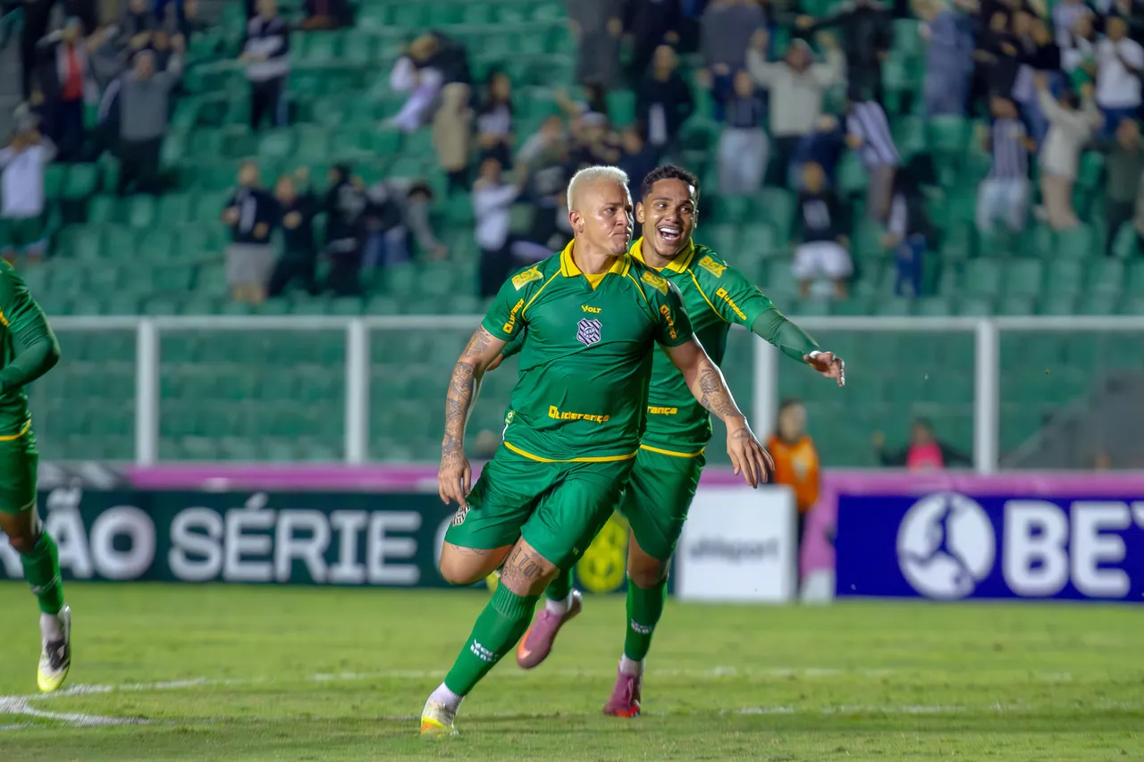 Figueirense luta contra ataque fraco