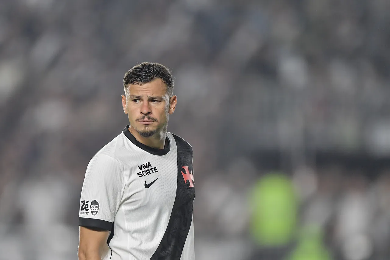 Hugo Moura deixa Vasco