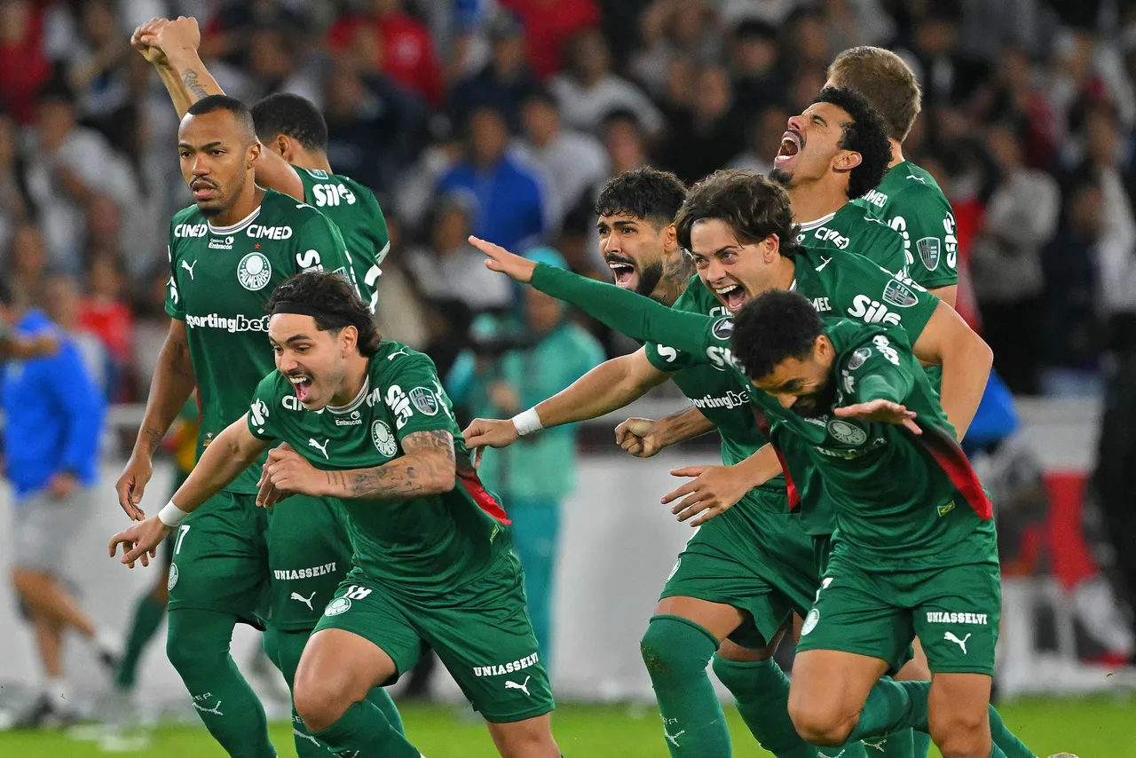 Palmeiras supera maratona e mira três troféus enquanto arrecada R$ 60 milhões