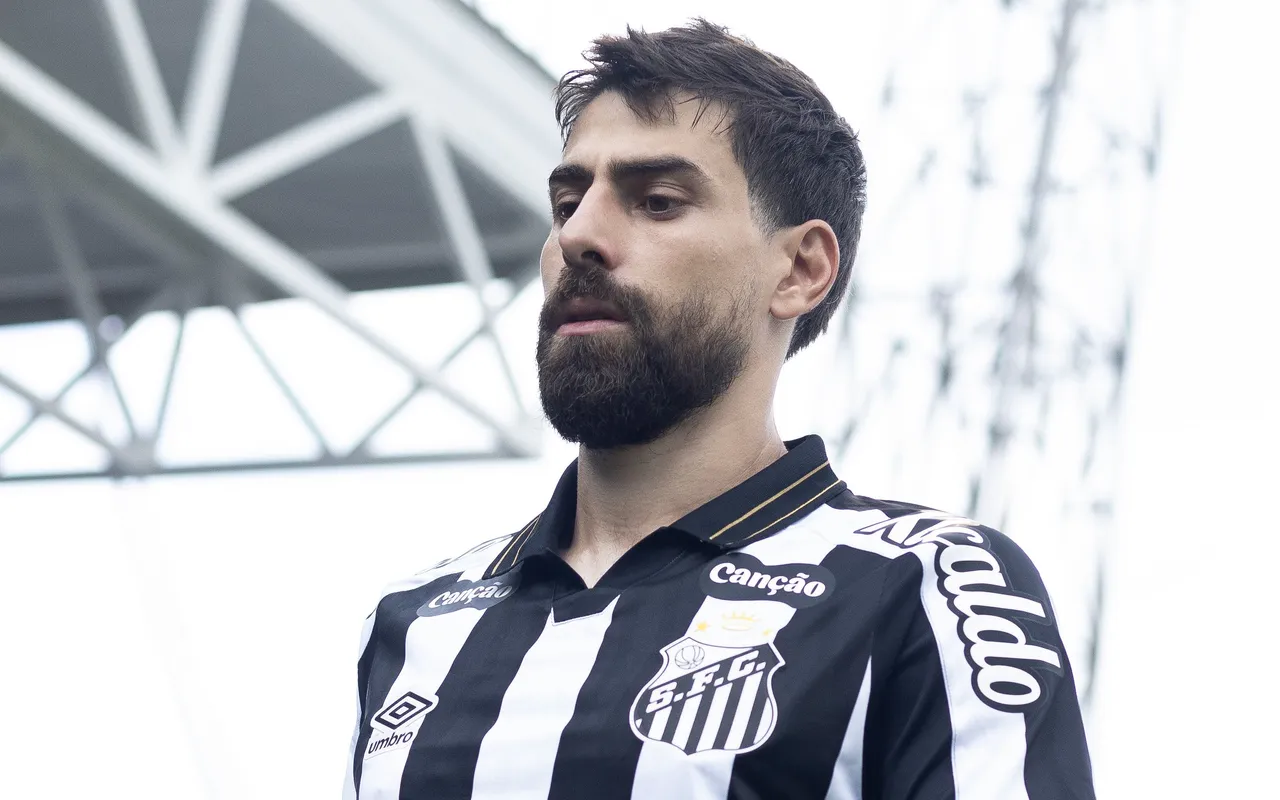 Cuca reforça zaga: Arão e Luan conduzem defesa invicta do Santos