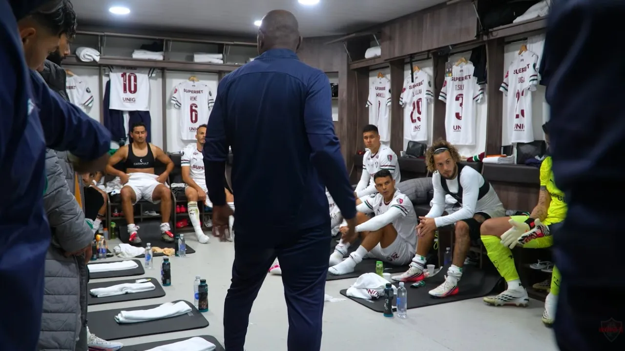 Marcão incita virada do Flu contra Platense e garante classificação