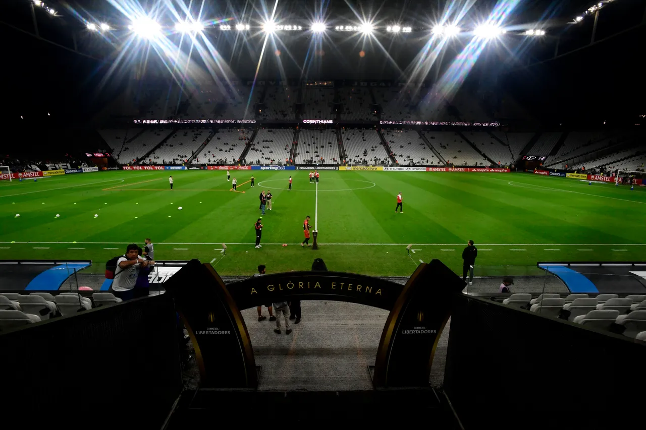 Corinthians busca classificação na Libertadores após revés no Brasileirão