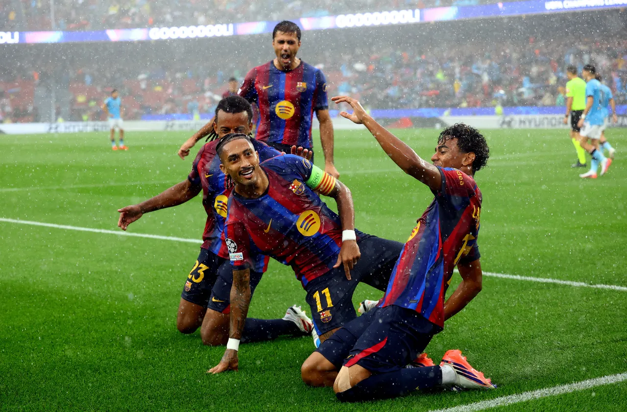 Chuva atrapalha imprensa no Camp Nou durante vitória do Barcelona