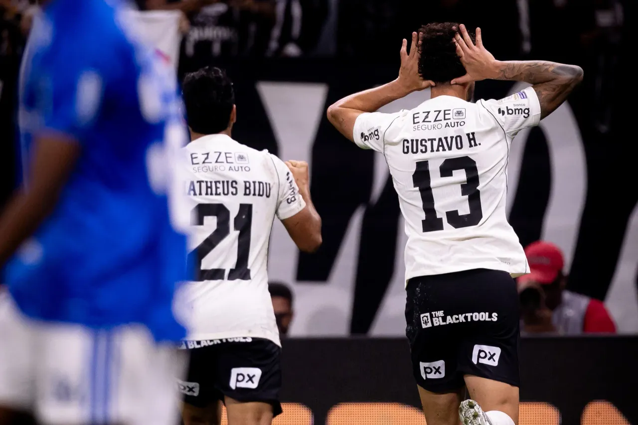 Corinthians renova parceria com Ezze Seguros até 2026 e amplia receita