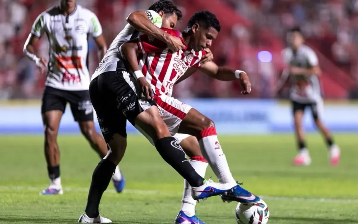 Náutico vira nos Aflitos e afasta do Z4 da Série B