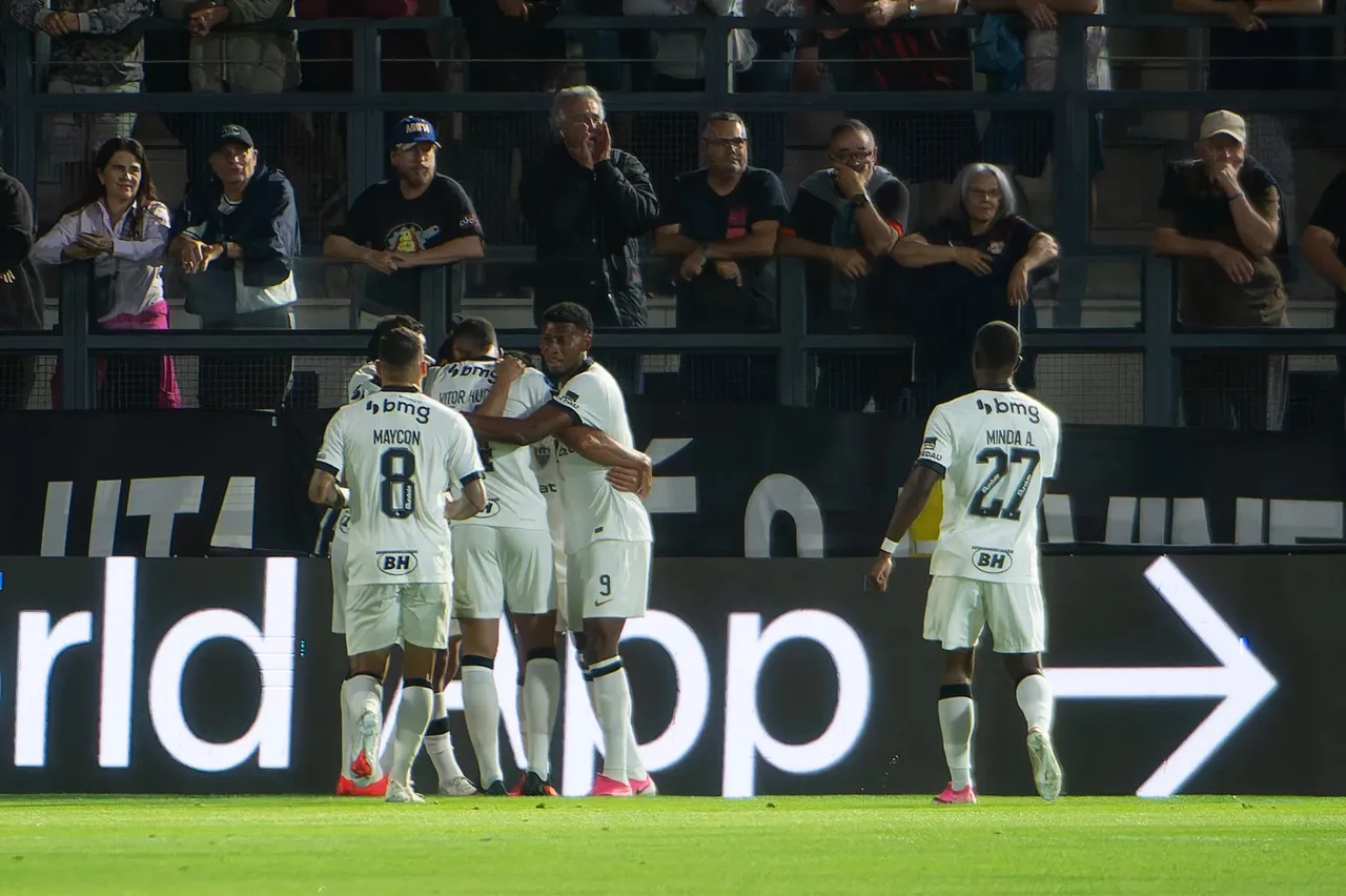Atlético-MG vence Bragantino