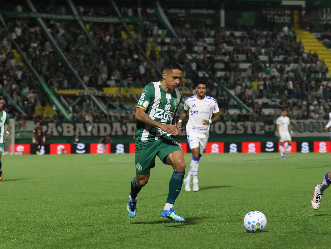 Chapecoense segura empate