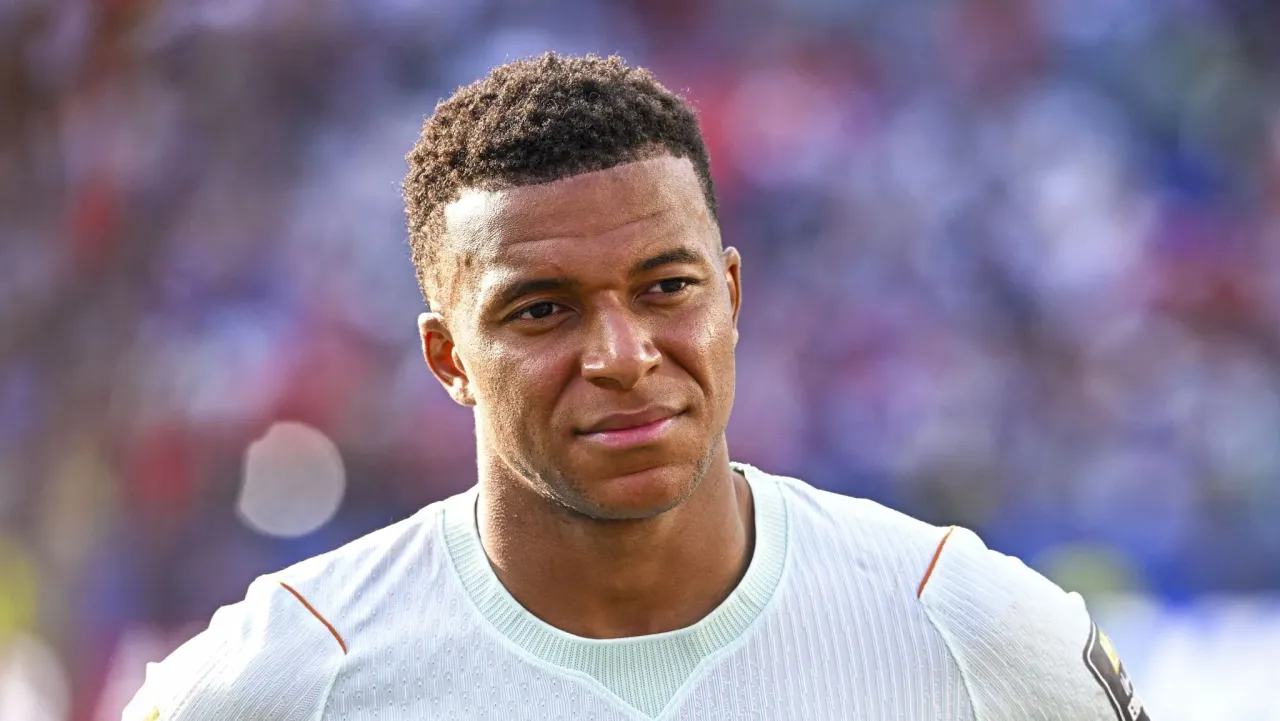 Mbappé rebate críticas