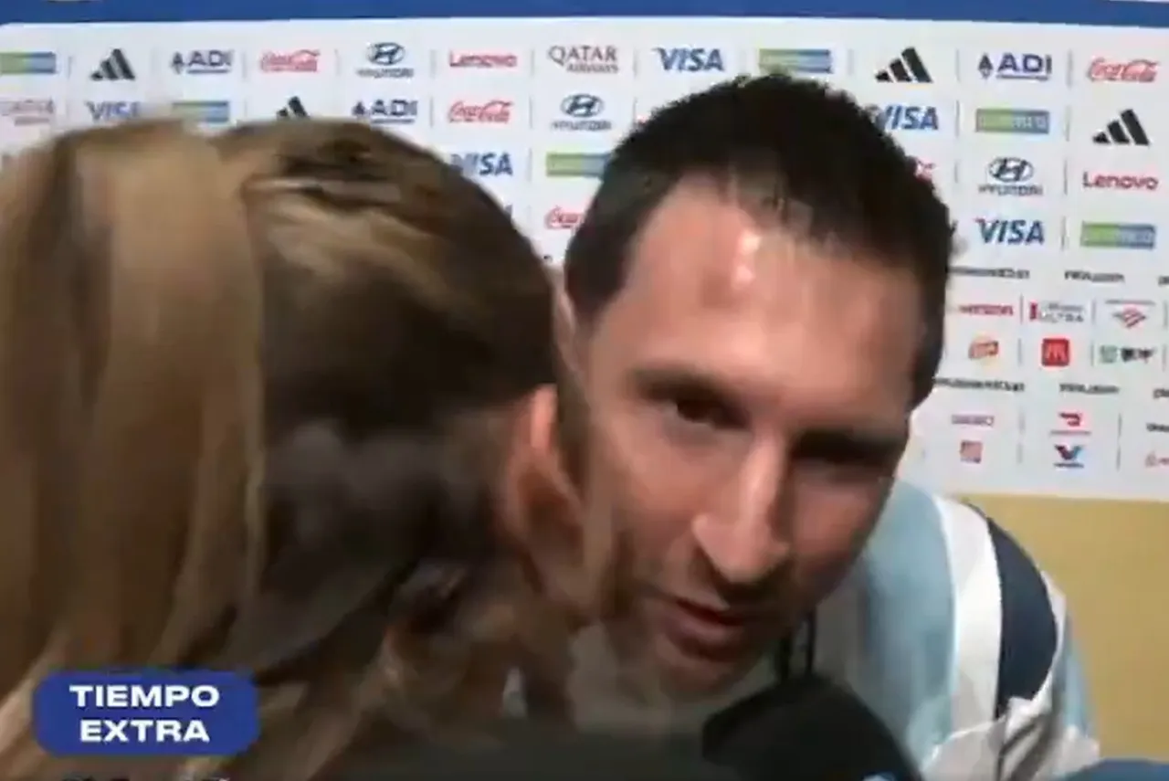 Messi Beija Jornalista