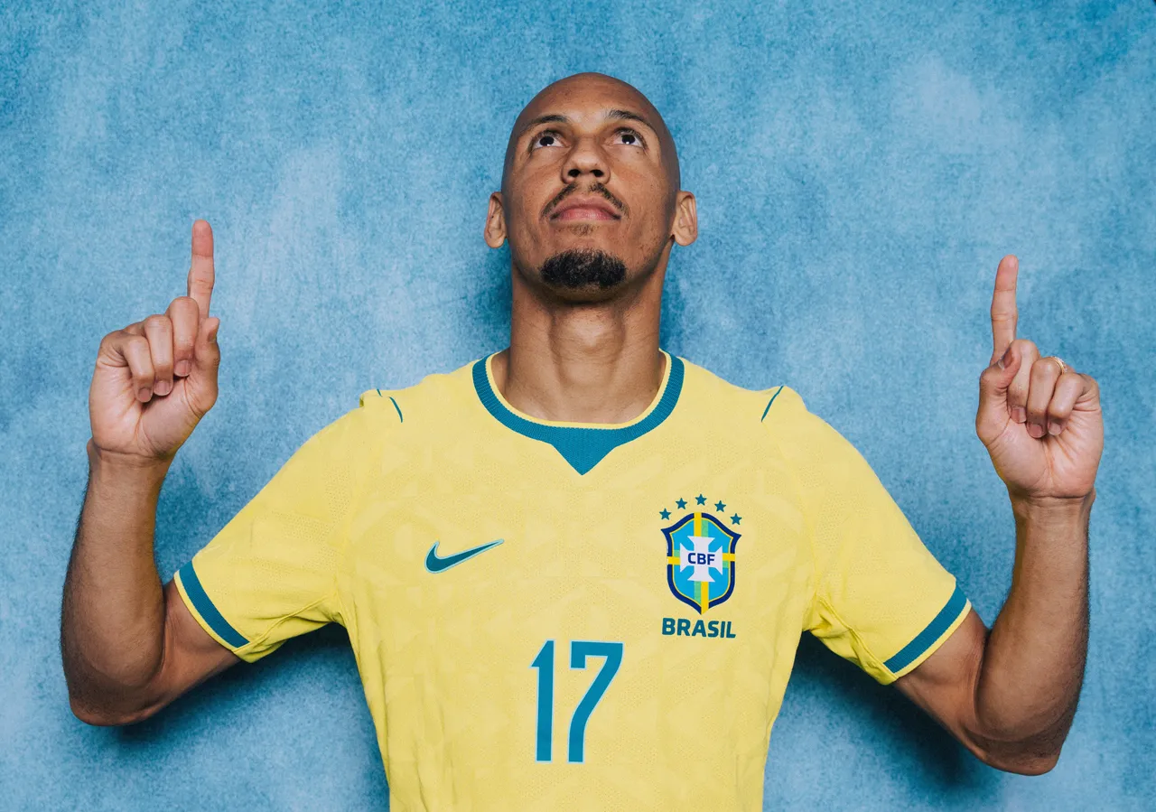 Fabinho deixa Al-Ittihad