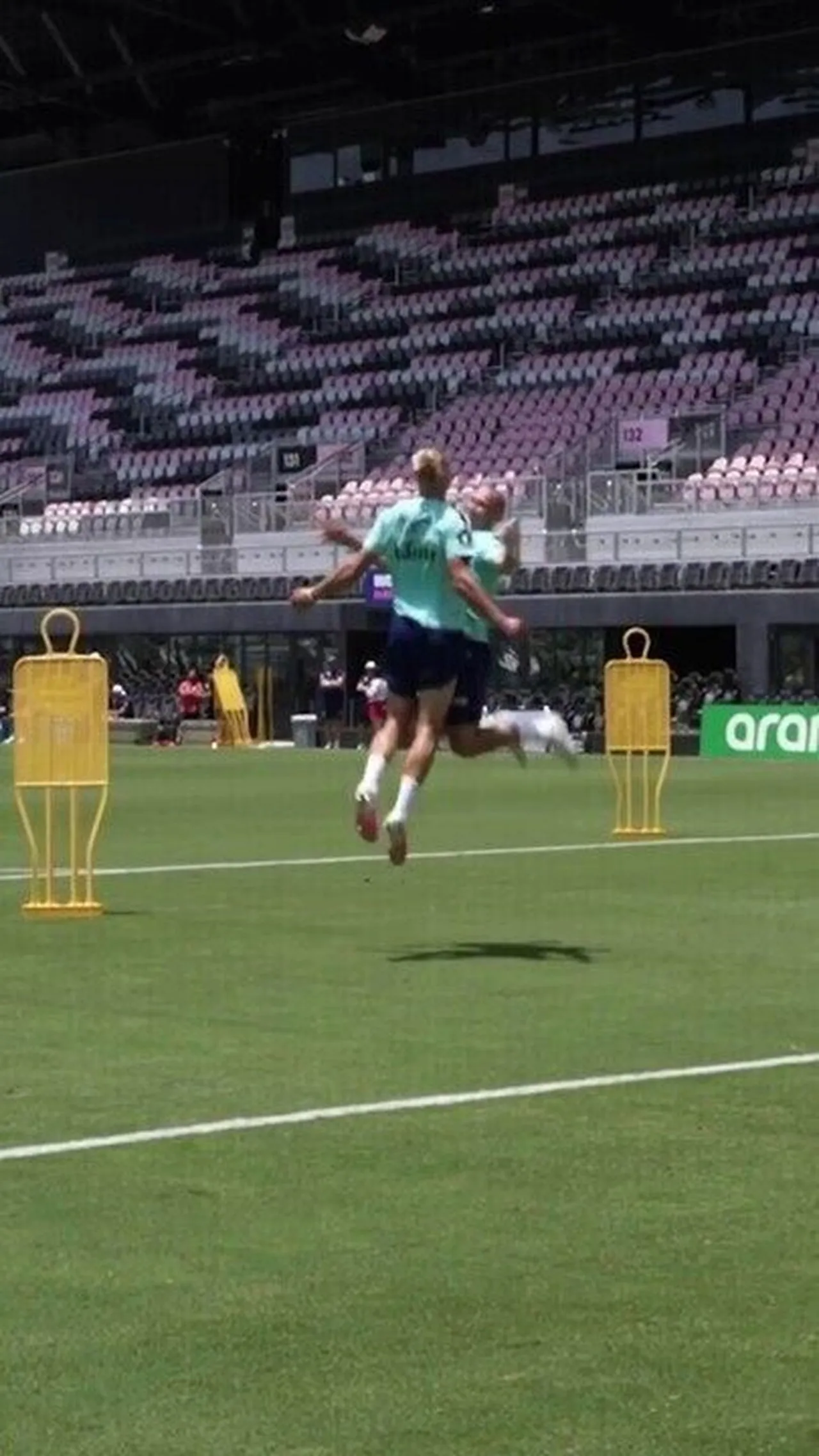 Haaland brilha em treino