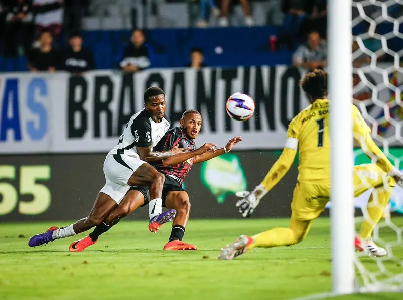 Corinthians busca superar Bragantino