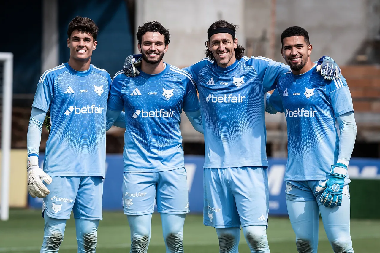 Otávio assume titular e projeta pênaltis contra Atlético-MG