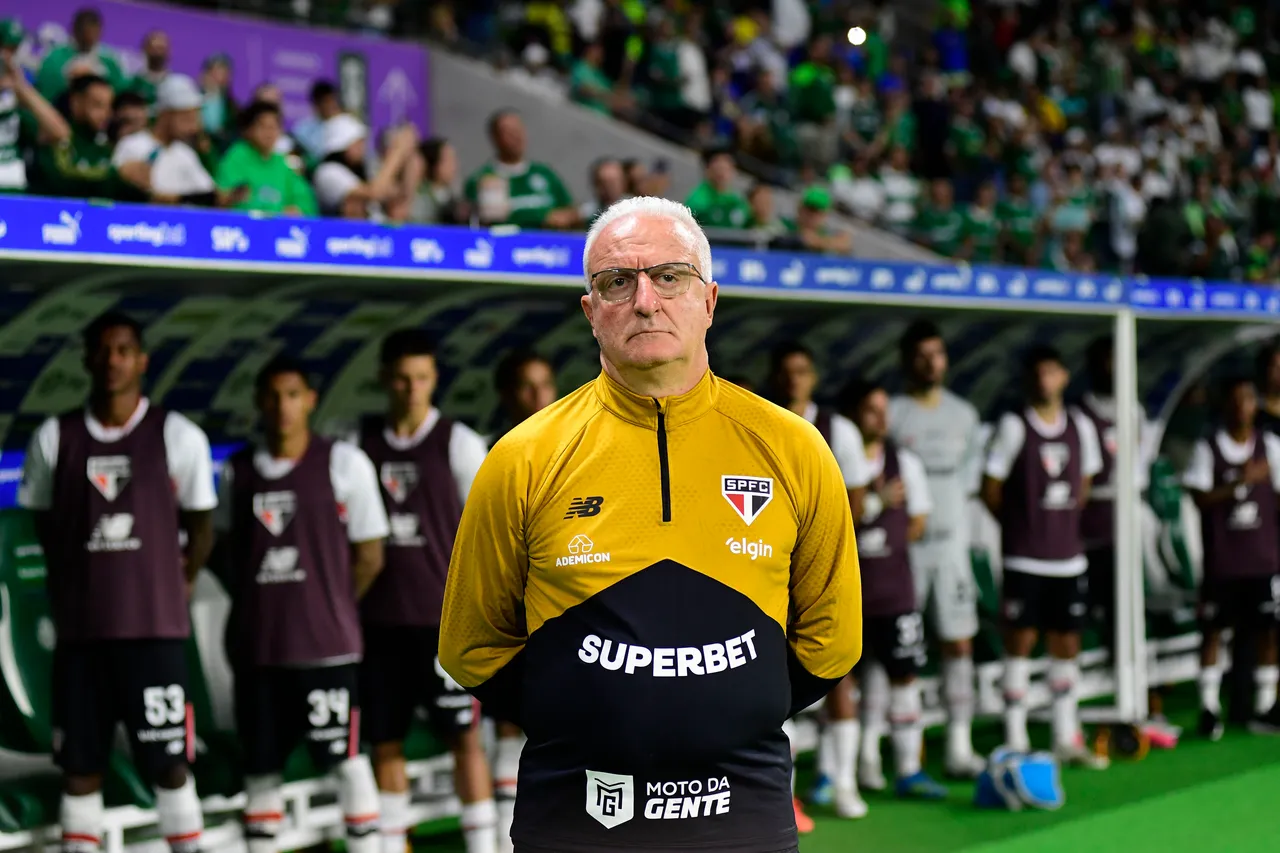 Dorival assume culpa e defende escalação reserva contra Palmeiras
