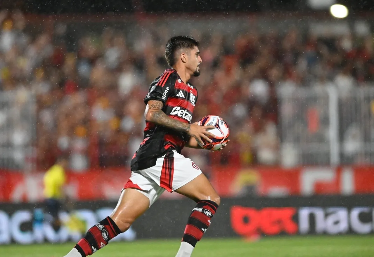 Flamengo vende meia Guilherme ao Gil Vicente e abre espaço no meio-campo