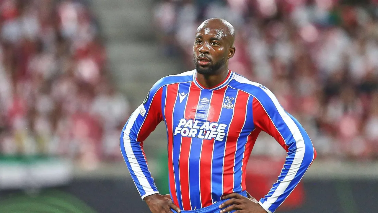 Aston Villa recua oferta por Mateta e encara dilema com Jackson