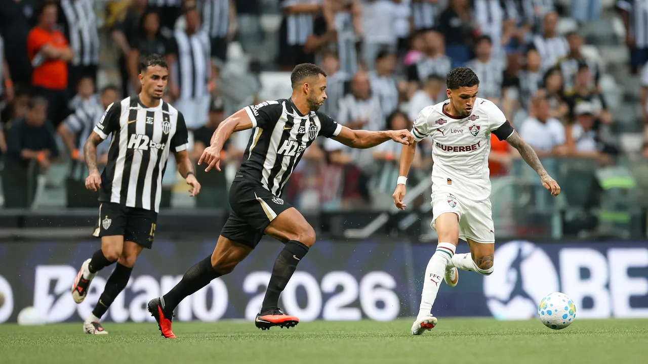 Marcão destaca Riquelme e abre caminho para jovem no Fluminense