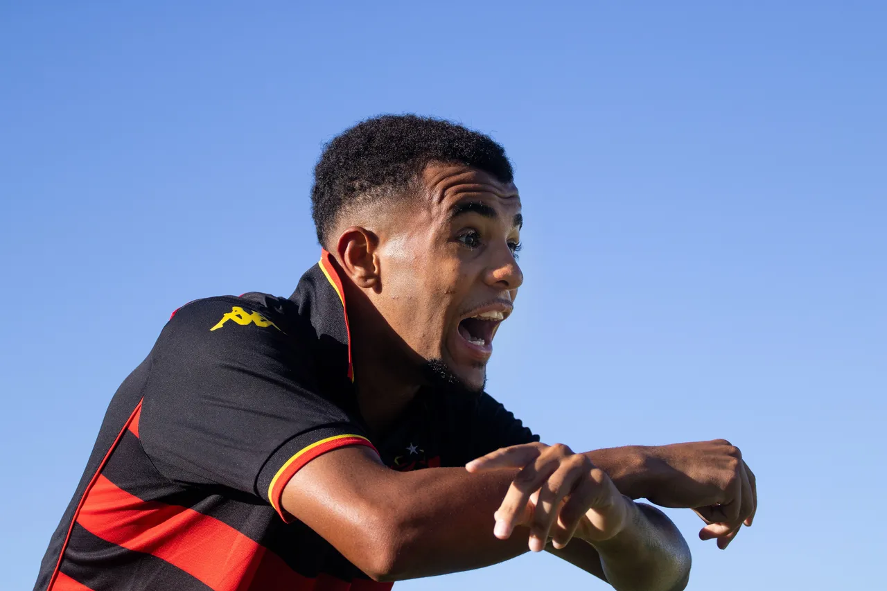 Fluminense oferece R$ 1 milhão por Arthur Maron
