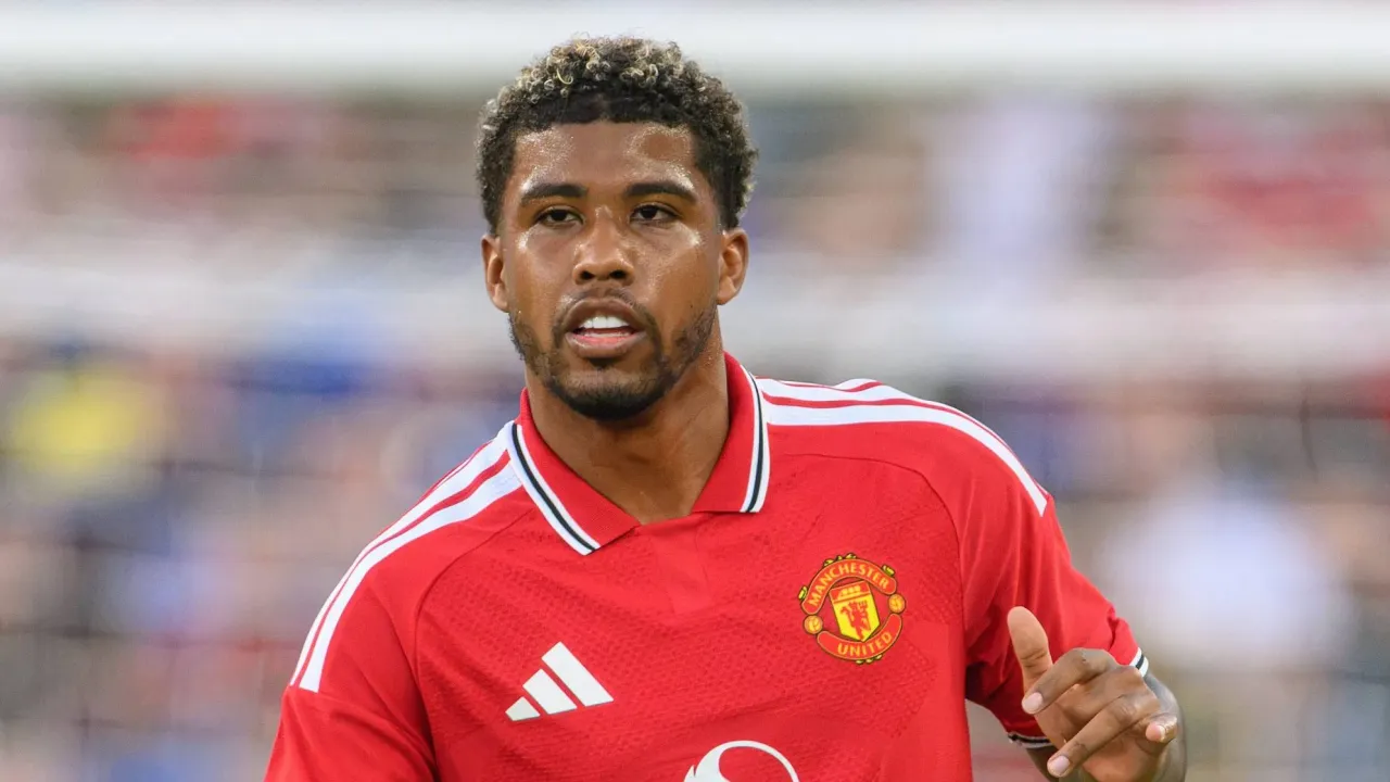 Andrey Santos busca titularidade no Manchester United após saída de Casemiro