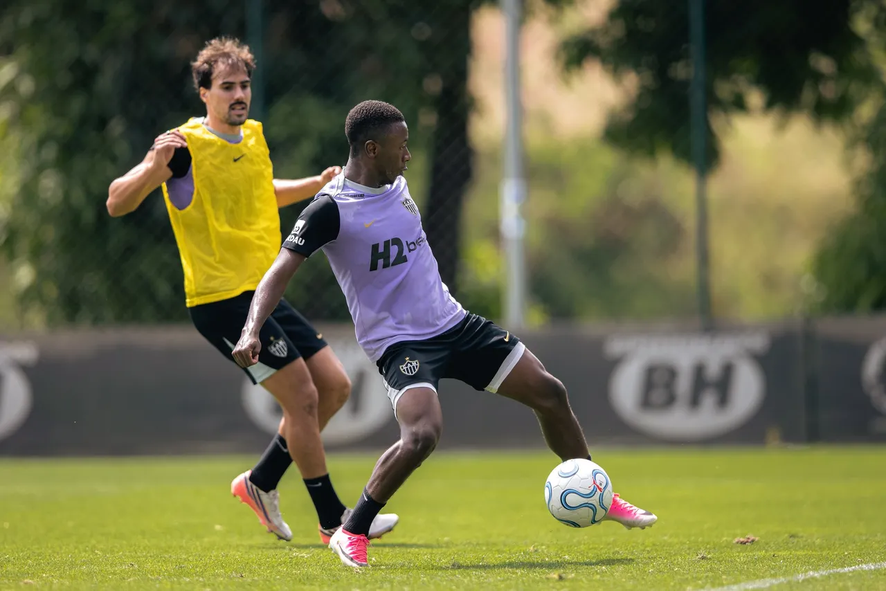 Domínguez reconfigura Atlético-MG para Santos e encara ausência de Cuello
