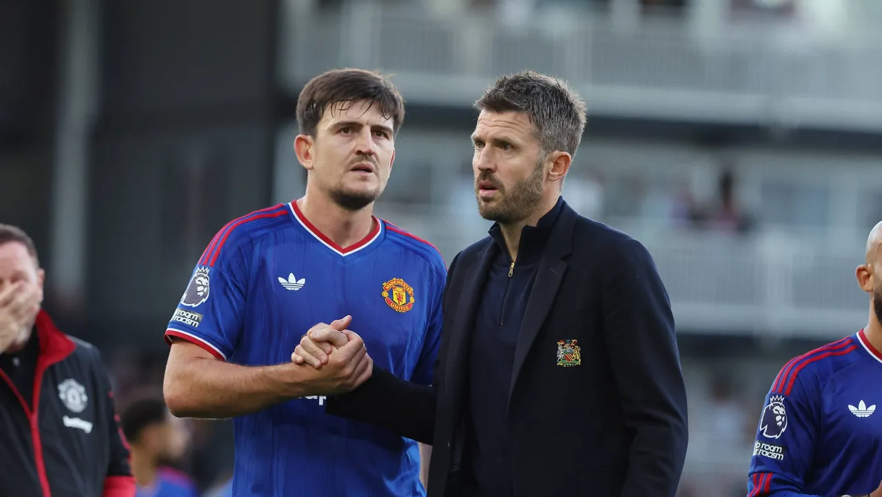 Neville denuncia atuação patética do United e alerta Carrick