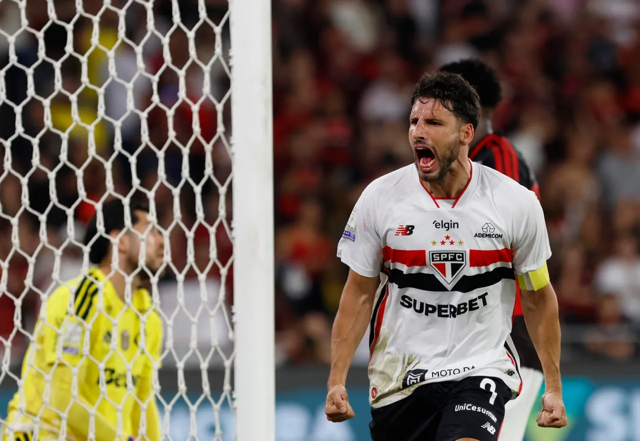 São Paulo renova Calleri