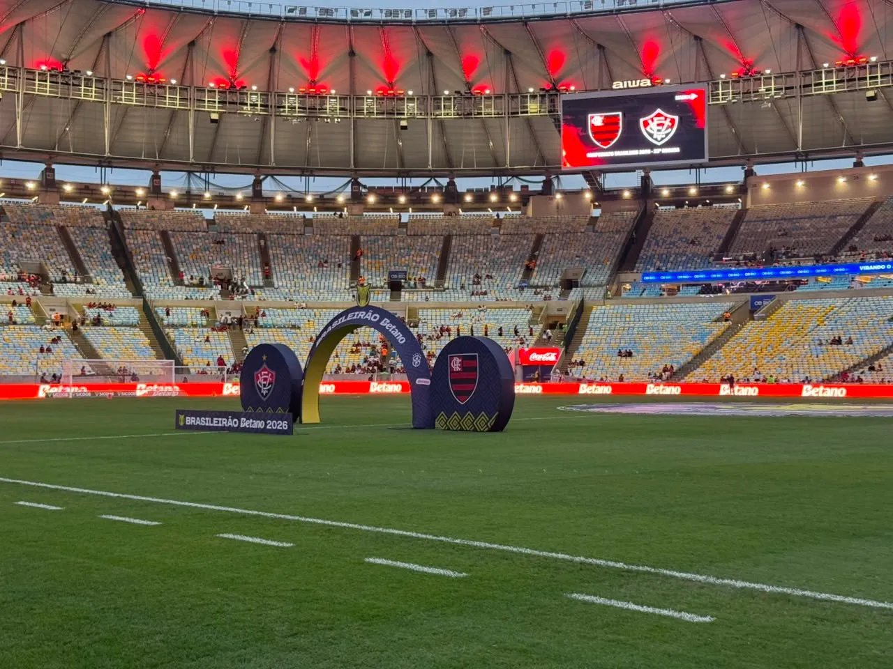 Maracanã reformula gramado antes de clássico e NFL, ameaça jogo