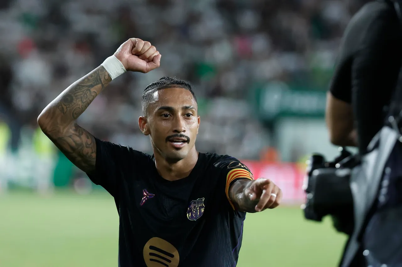 Raphinha mantém 100% de pênaltis e lidera ataque do Barcelona