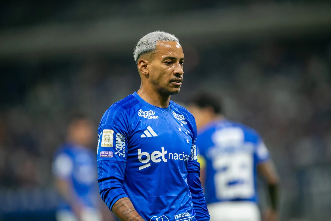 Matheus Pereira lidera virada do Cruzeiro sobre o Flamengo e responde à eliminação