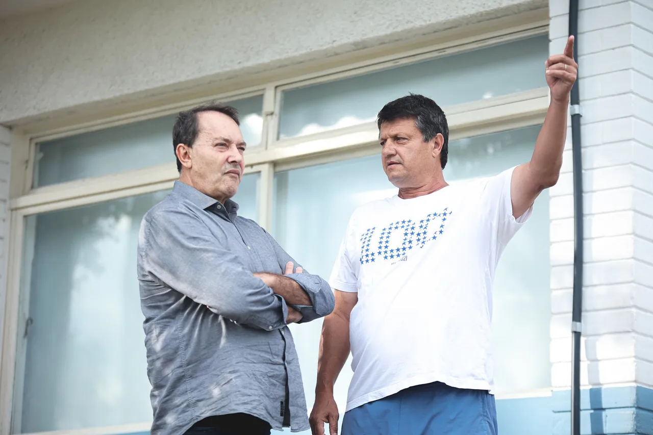 Cruzeiro reforça integração da base e rebate acusações de privilégio