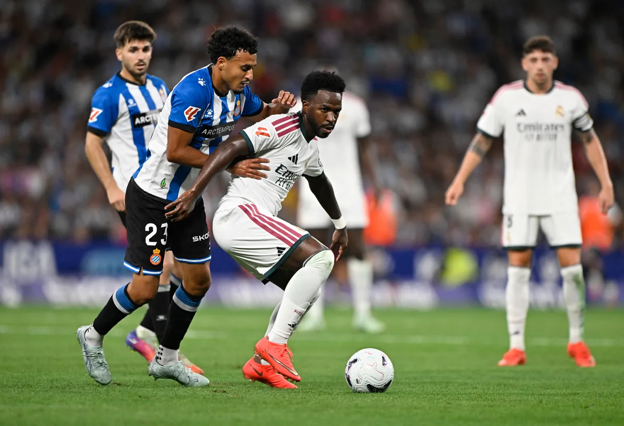 Mourinho denuncia bullying contra Vini Jr. e elogia seu controle emocional