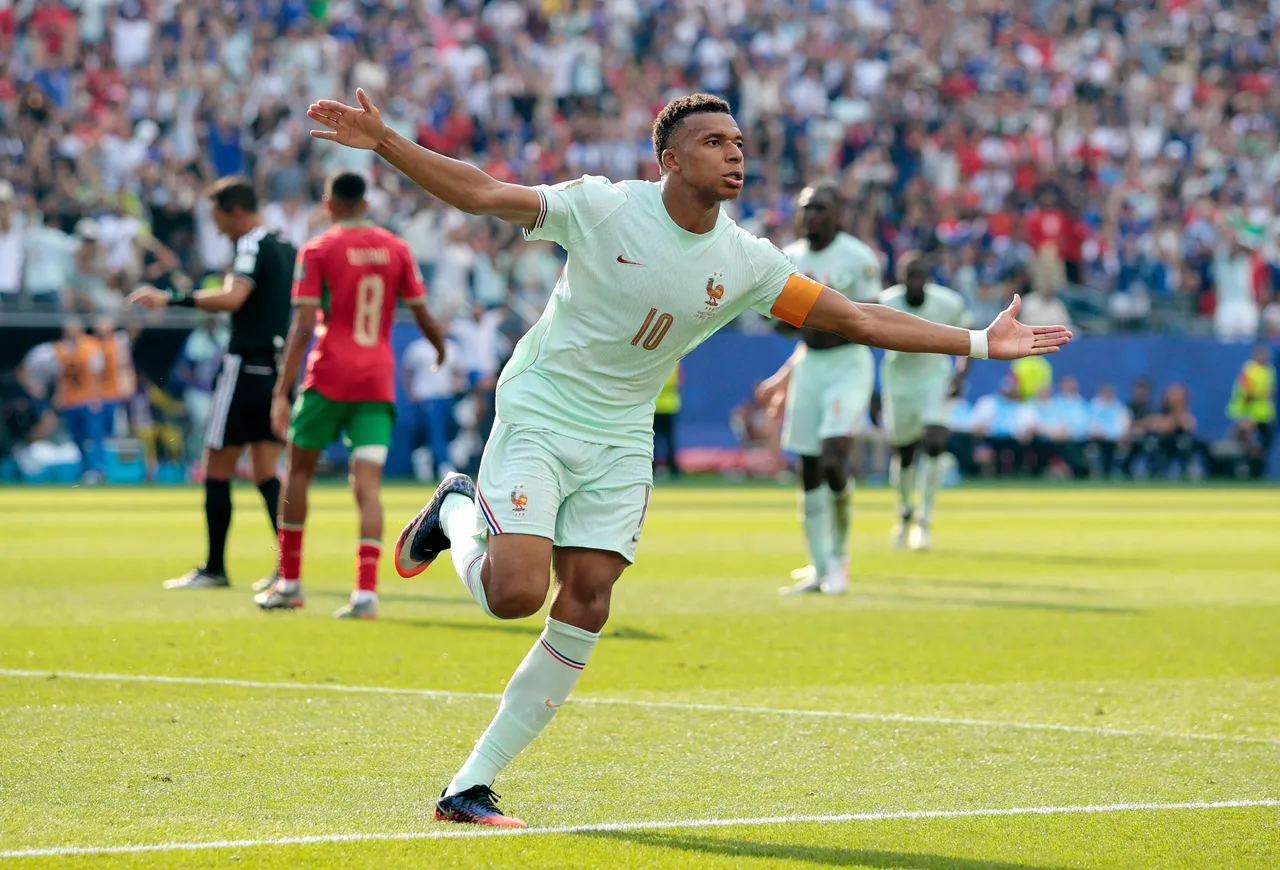 Mbappé Empata Messi