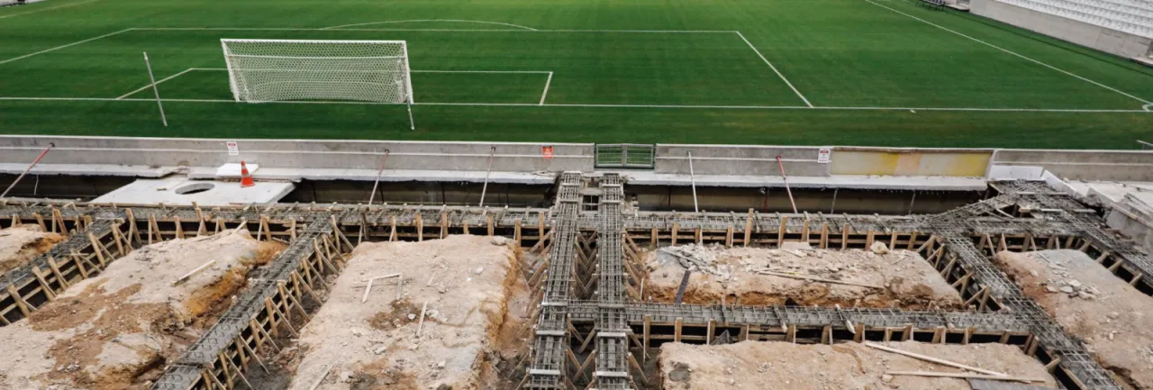 Athletico-PR avança com arquibancada