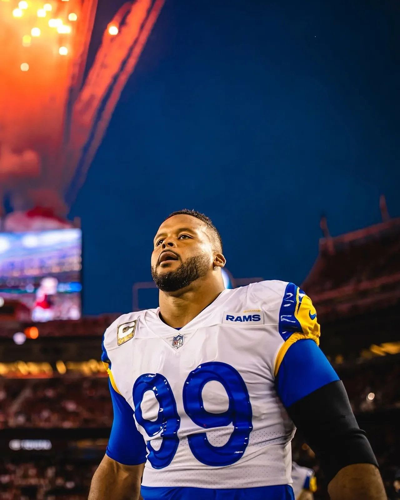 Aaron Donald treina com Rams