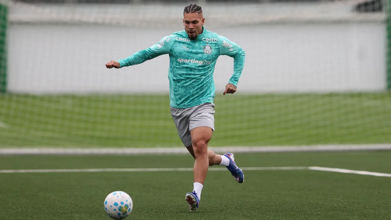 Paulinho busca titularidade