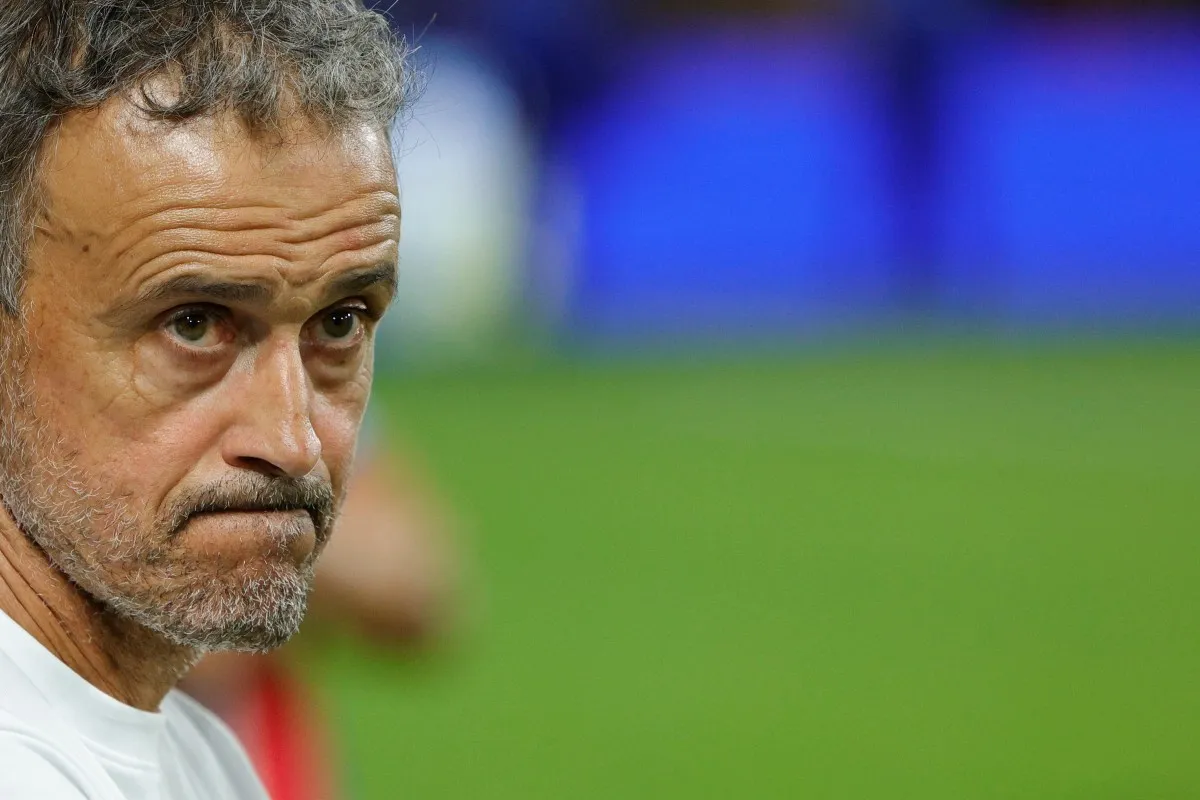 Luis Enrique repreende Dembélé e Kvaratskhelia e alerta contra zona de conforto