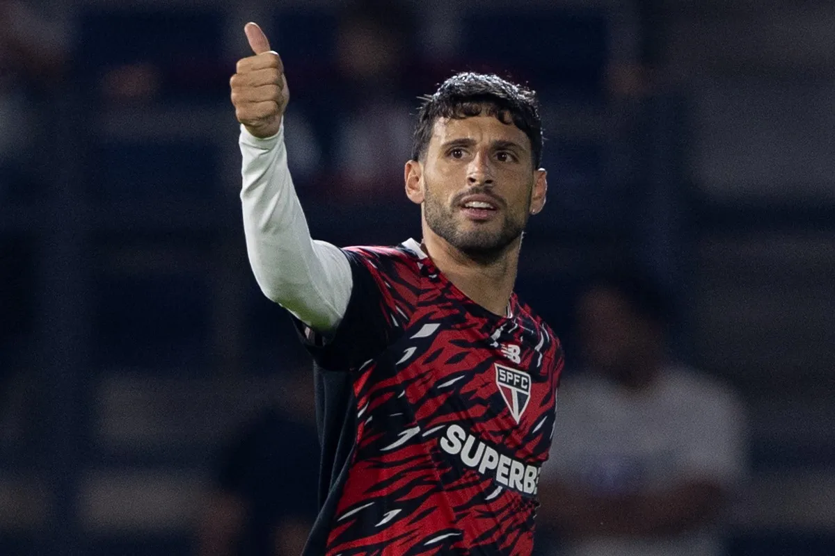 São Paulo renova com Calleri